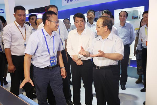 晶聯(lián)光電8.5代ITO靶材亮相廣西創(chuàng)新驅動成果展獲自治區(qū)鹿書記“點贊”